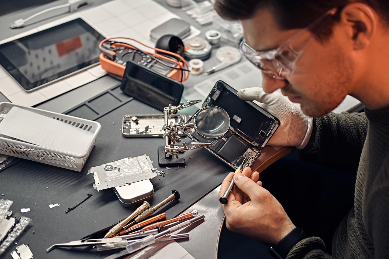 FieldEdge vs ServiceTitan: Which HVAC Software Wins in 2026?